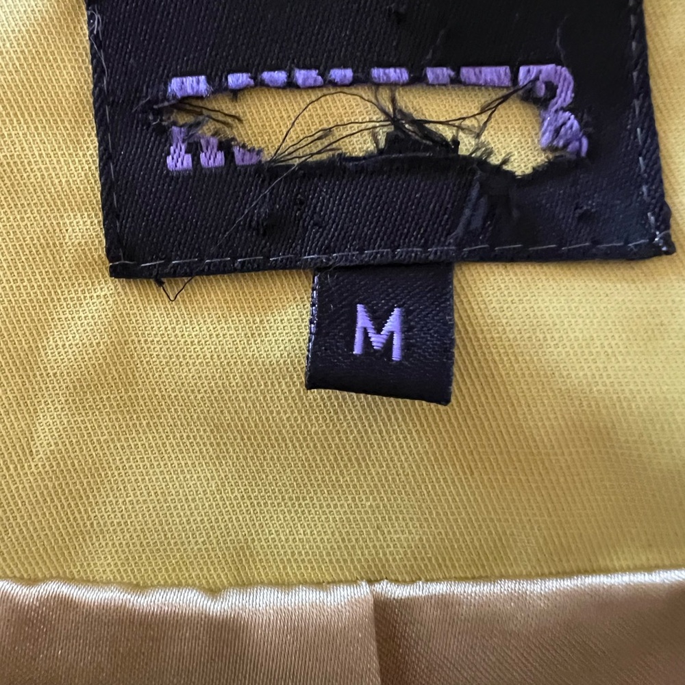 Unique chartreuse trench coat and 3/4 sleeves.Bold graffiti pattern. Size 4 - Picture 9 of 10